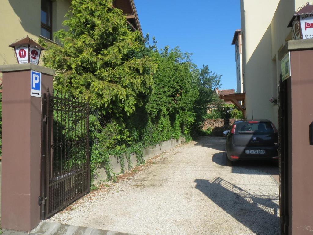 Hét Pecsét Fogadó Étterem Sopron Quarto foto